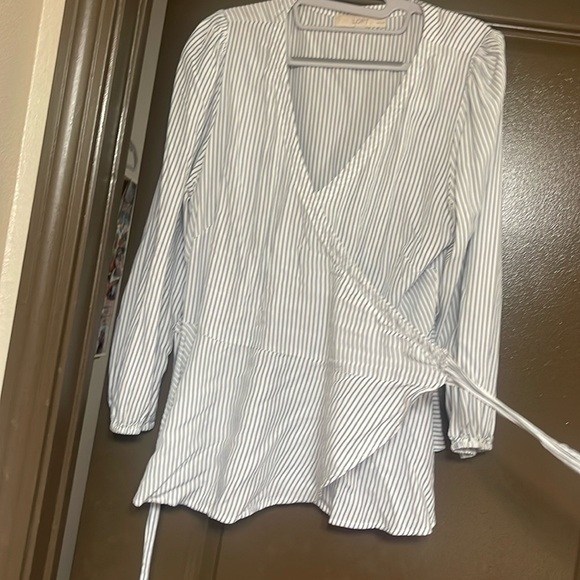 White and blue stripped wrap shirt - Picture 1 of 6